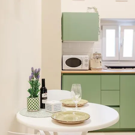 Sweet Hospitality - L Simon26 *