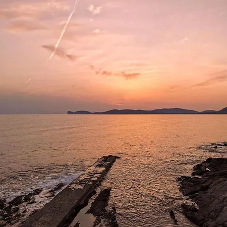 Sweet Hospitality - L Simon26 *